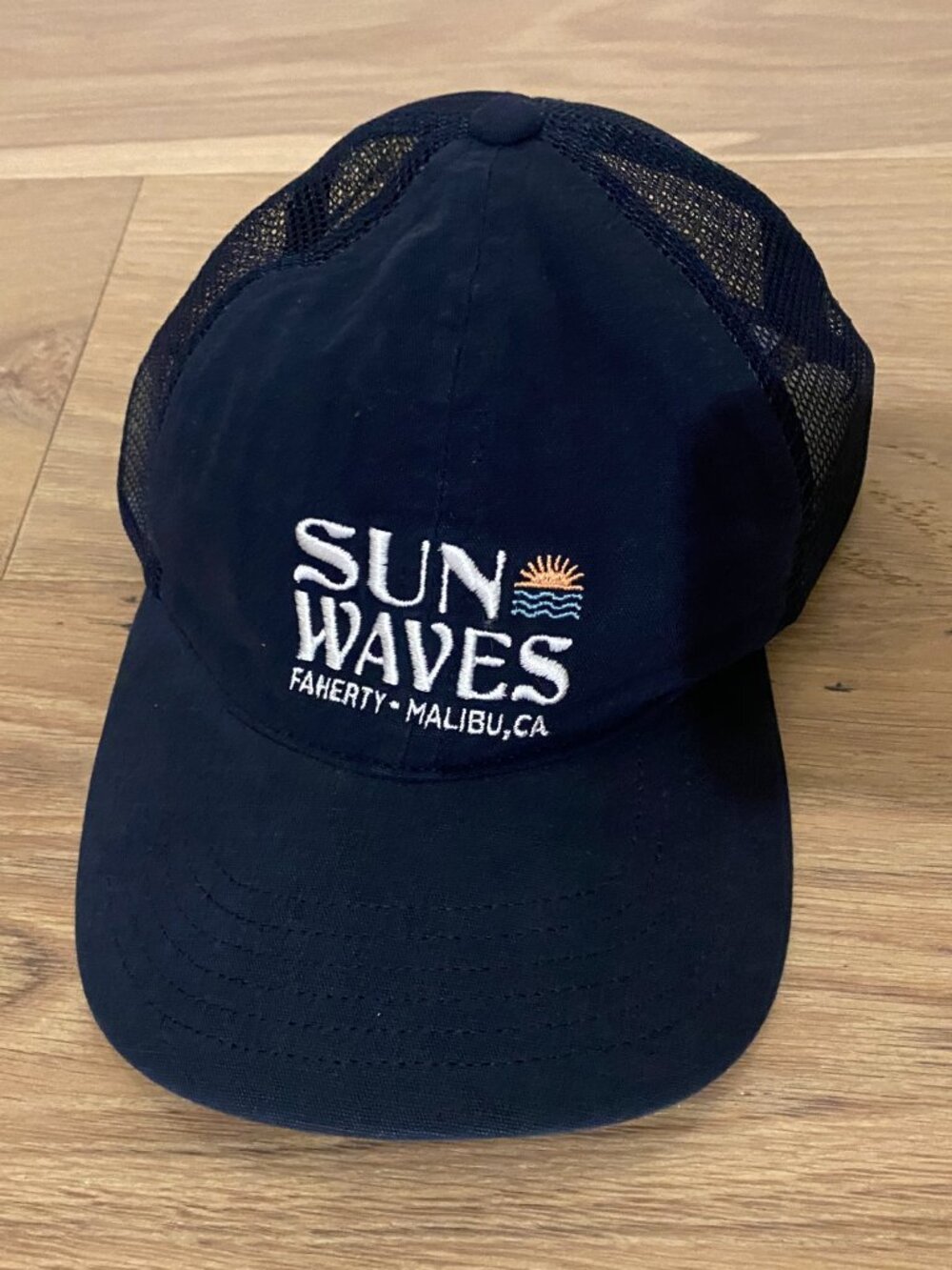 Faherty Navy Malibu Retro Sun and Waves Trucker NWT